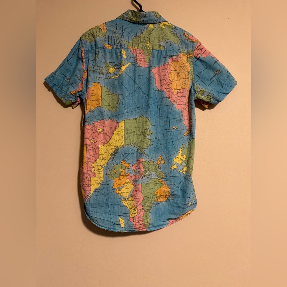 EUC 21 MEN Blue Map of the World AOP Button Down size small - Picture 5 of 8